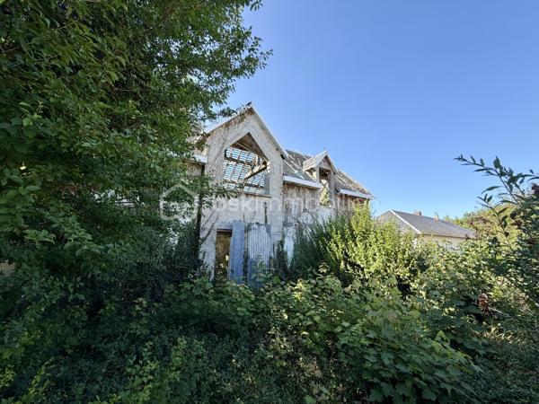 Située sur la commune de Saint-Pierre des Fleurs, à deux pas des commodités. 

Parcelle de 400 m2, constructible et viabilisé.

Une construction d'environ 90 m2 est déjà présente sur le terrain.
La charpente a été contrôlée et validée. Le permis de construire est toujours en cours de validé.

L'assainissement est collectif.

une visite filmée est disponible sur YT (ÉLISE SOARES immobilier).