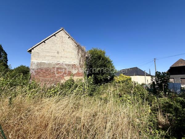 Située sur la commune de Saint-Pierre des Fleurs, à deux pas des commodités. 

Parcelle de 400 m2, constructible et viabilisé.

Une construction d'environ 90 m2 est déjà présente sur le terrain.
La charpente a été contrôlée et validée. Le permis de construire est toujours en cours de validé.

L'assainissement est collectif.

une visite filmée est disponible sur YT (ÉLISE SOARES immobilier).