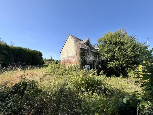 Située sur la commune de Saint-Pierre des Fleurs, à deux pas des commodités. 

Parcelle de 400 m2, constructible et viabilisé.

Une construction d'environ 90 m2 est déjà présente sur le terrain.
La charpente a été contrôlée et validée. Le permis de construire est toujours en cours de validé.

L'assainissement est collectif.

une visite filmée est disponible sur YT (ÉLISE SOARES immobilier).