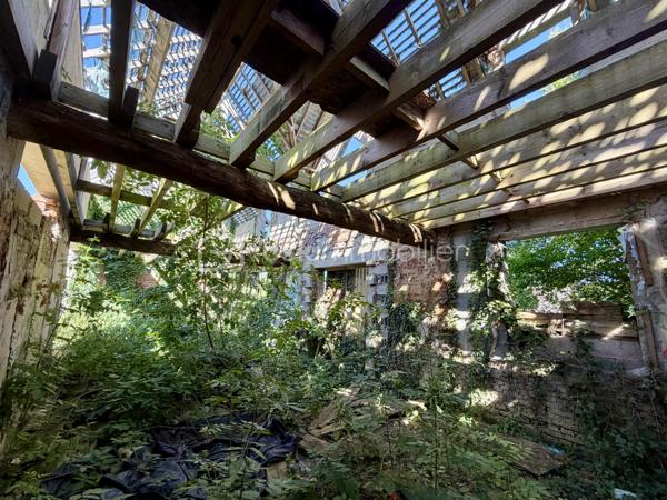 Située sur la commune de Saint-Pierre des Fleurs, à deux pas des commodités. 

Parcelle de 400 m2, constructible et viabilisé.

Une construction d'environ 90 m2 est déjà présente sur le terrain.
La charpente a été contrôlée et validée. Le permis de construire est toujours en cours de validé.

L'assainissement est collectif.

une visite filmée est disponible sur YT (ÉLISE SOARES immobilier).