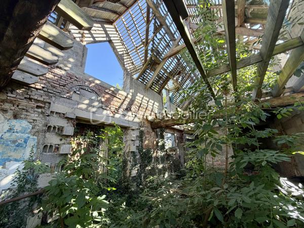 Située sur la commune de Saint-Pierre des Fleurs, à deux pas des commodités. 

Parcelle de 400 m2, constructible et viabilisé.

Une construction d'environ 90 m2 est déjà présente sur le terrain.
La charpente a été contrôlée et validée. Le permis de construire est toujours en cours de validé.

L'assainissement est collectif.

une visite filmée est disponible sur YT (ÉLISE SOARES immobilier).