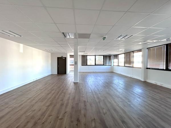 Bureaux à louer à Pessac Enora Parc avec parking et accès tram B