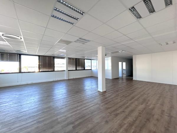 Bureaux à louer à Pessac Enora Parc avec parking et accès tram B