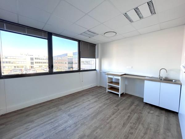 Bureaux à louer à Pessac Enora Parc avec parking et accès tram B