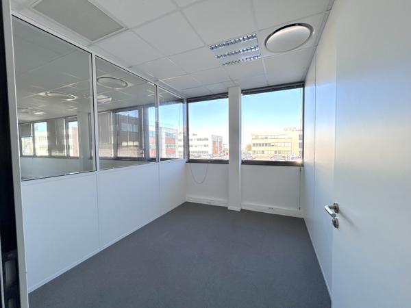 Bureaux à louer à Pessac Enora Parc avec parking et accès tram B