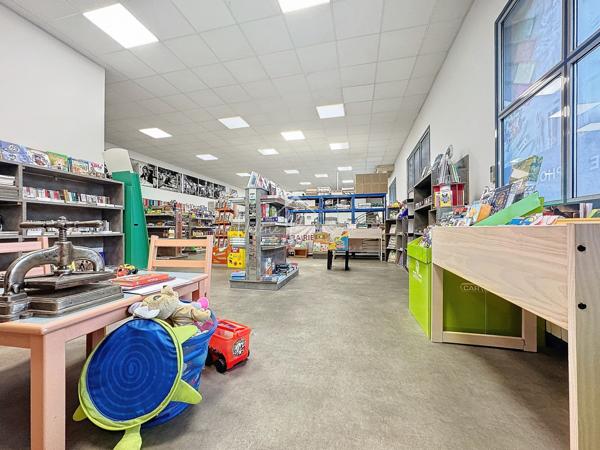 Saint-Affrique (12400) Bâtiment de 236 m² – Emplacement Idéal pour Commerce ou Artisanat