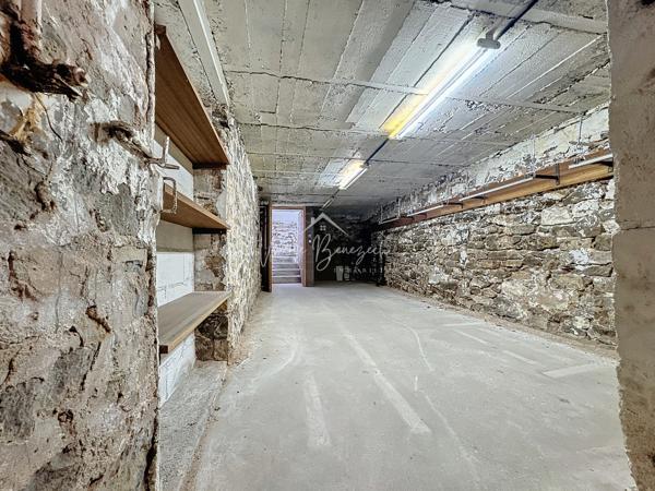 Saint-Affrique (12400) Bâtiment de 236 m² – Emplacement Idéal pour Commerce ou Artisanat