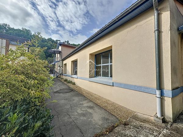 Saint-Affrique (12400) Bâtiment de 236 m² – Emplacement Idéal pour Commerce ou Artisanat