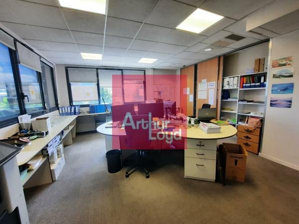 CLERMONT-FERRAND LA PARDIEU A LOUER BUREAUX 1142 M² - PARKING 45 PLACES