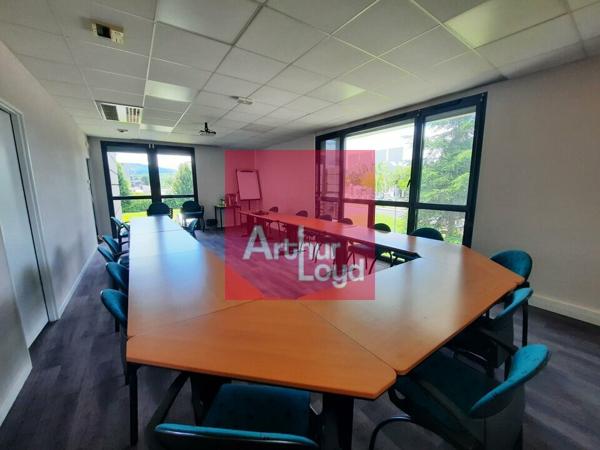 CLERMONT-FERRAND LA PARDIEU A LOUER BUREAUX 1142 M² - PARKING 45 PLACES