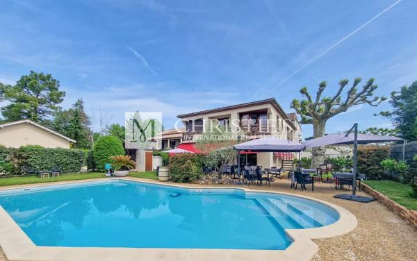HOTEL Restaurant et maison au centre d’un village bastide