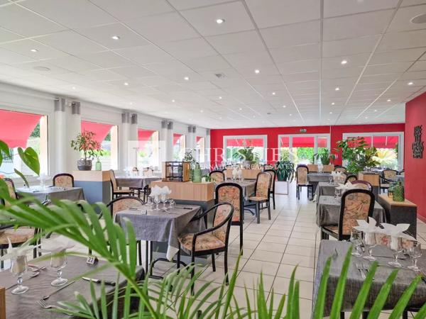 HOTEL Restaurant et maison au centre d’un village bastide