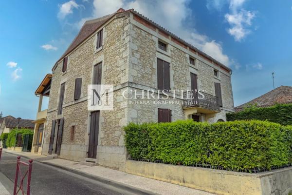 HOTEL Restaurant et maison au centre d’un village bastide