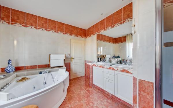 Maison à vendre    6 pièces •  Lagord