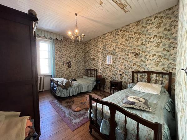 Immeuble à vendre |  La Rochefoucauld |  442 m²