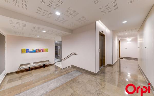 Appartement à vendre    2 pièces •  Lyon 8