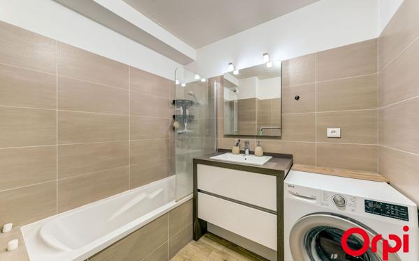 Appartement à vendre    2 pièces •  Lyon 8