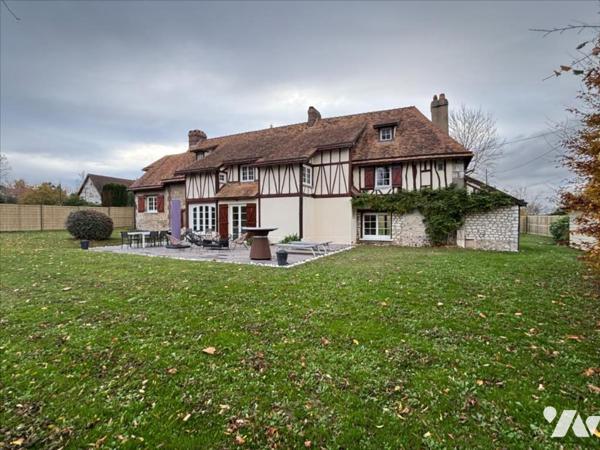 Demeure de caractère en pierres et colombages