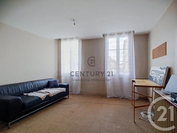 Immeuble à vendre  137 m 2   CREPY EN VALOIS  - 60