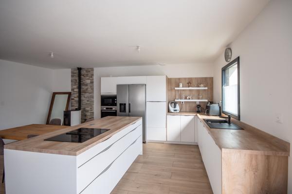 Située à 5/6 mn d'YFFINIAC, contemporaine de 2023