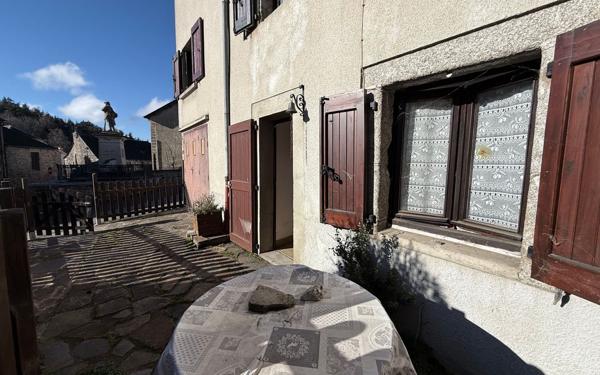 Maison à vendre    4 pièces •  Saint-Denis-en-Margeride