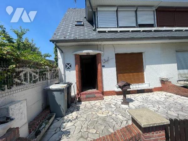 Située à Frévent, dans le département du Pas-de-Calais, cette maison est proposée à la vente au...