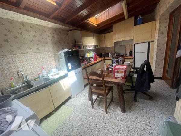 Située à Frévent, dans le département du Pas-de-Calais, cette maison est proposée à la vente au...
