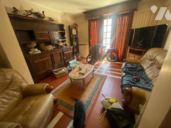 Située à Frévent, dans le département du Pas-de-Calais, cette maison est proposée à la vente au...
