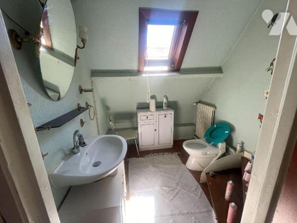 Située à Frévent, dans le département du Pas-de-Calais, cette maison est proposée à la vente au...
