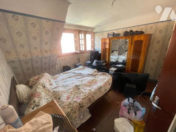 Située à Frévent, dans le département du Pas-de-Calais, cette maison est proposée à la vente au...