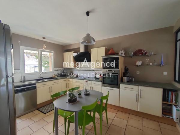 Maison à MONCE-EN-BELIN, 72230 - 8 pièces 169m²