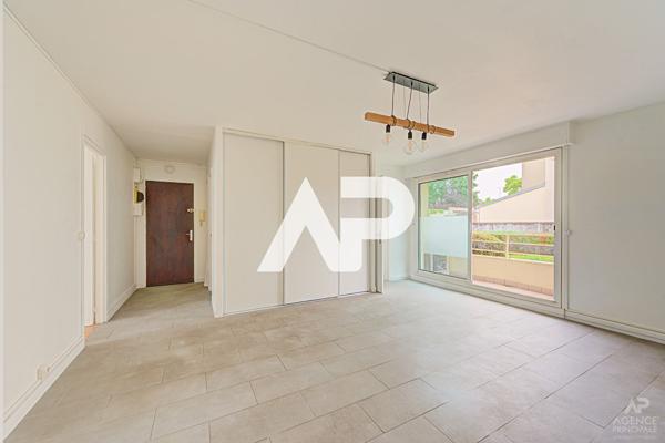 Appartement Rueil Malmaison 3 pièce(s) 55.87 m² 295 000 € **  - Référence  17164