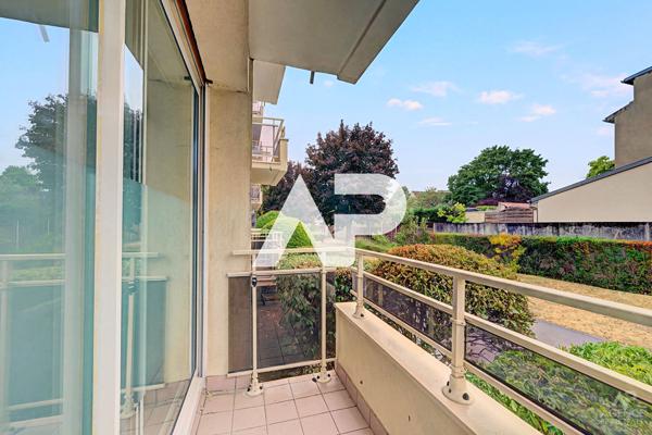 Appartement Rueil Malmaison 3 pièce(s) 55.87 m² 295 000 € **  - Référence  17164