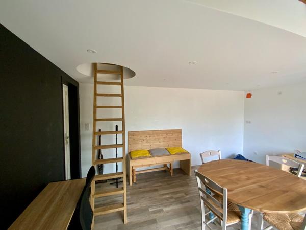 Maison avec piscine et dépendance