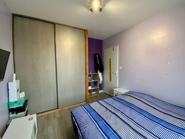 Maison avec piscine et dépendance