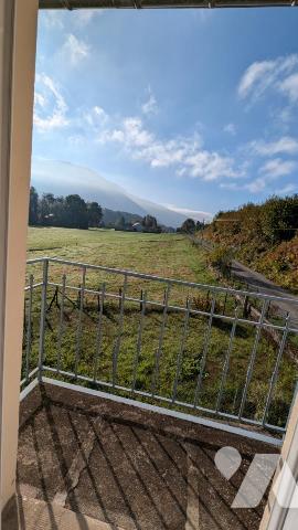 Maison ancienne à rénover de 95 m² + cave + grange agricole de 256 m² environ 