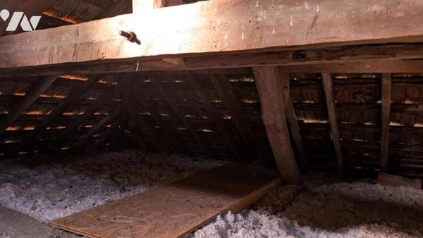 Maison ancienne à rénover de 95 m² + cave + grange agricole de 256 m² environ 