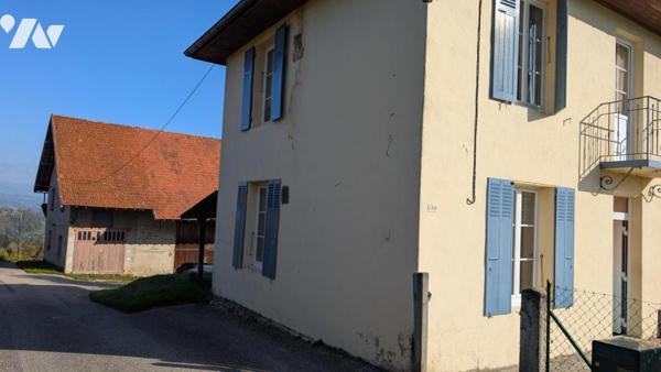 Maison ancienne à rénover de 95 m² + cave + grange agricole de 256 m² environ 