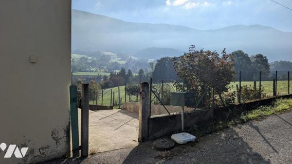 Maison ancienne à rénover de 95 m² + cave + grange agricole de 256 m² environ 