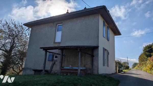 Maison ancienne à rénover de 95 m² + cave + grange agricole de 256 m² environ 
