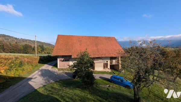 Maison ancienne à rénover de 95 m² + cave + grange agricole de 256 m² environ 