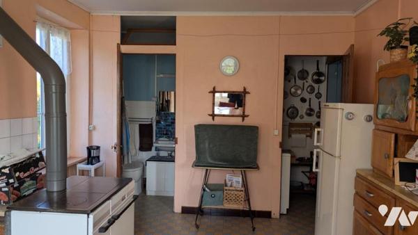 Maison ancienne à rénover de 95 m² + cave + grange agricole de 256 m² environ 