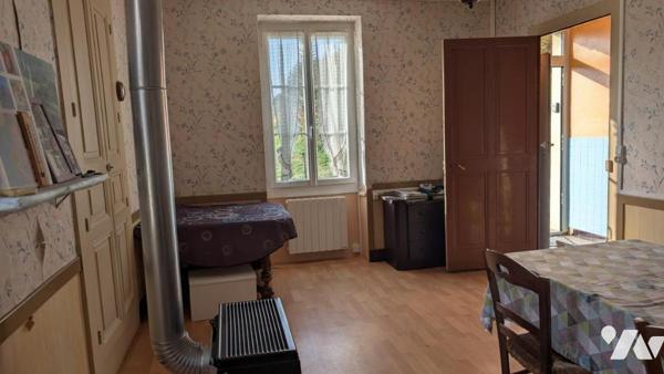 Maison ancienne à rénover de 95 m² + cave + grange agricole de 256 m² environ 