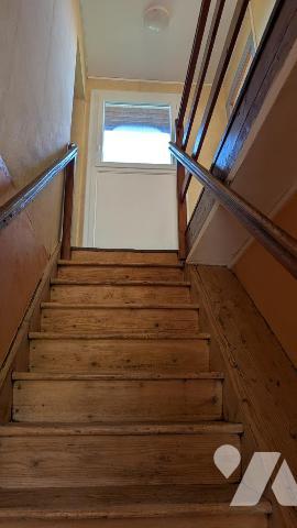 Maison ancienne à rénover de 95 m² + cave + grange agricole de 256 m² environ 