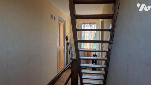 Maison ancienne à rénover de 95 m² + cave + grange agricole de 256 m² environ 