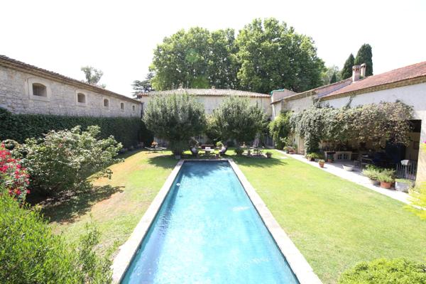 Aigues-Mortes (30220) Mas 2700 m2, parc 2HA, bassin 17/4, 15 chambres