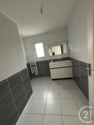 Maison à vendre  4 pièces - 99,10 m2 DOMERAT - 03