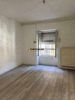 appartement T3 au 1er étage centre ville de TOURNON