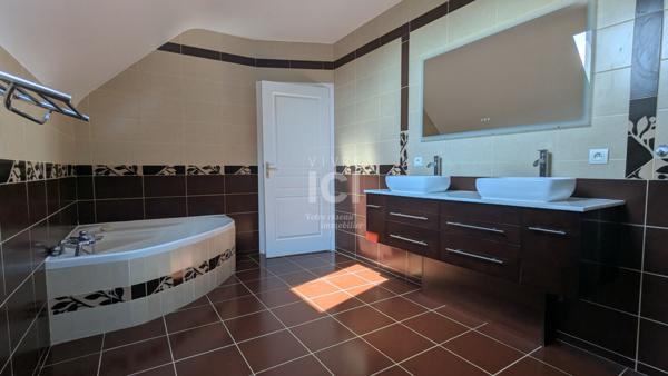 A Louer - Maison 155m² Carquefou Le Souchais - 5 Chambres - Garage - Jardin -