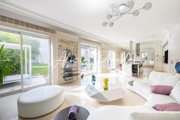 Corps de ferme rénové avec espace bien-être, dépendance et jardin clos – à 40 min de Paris.